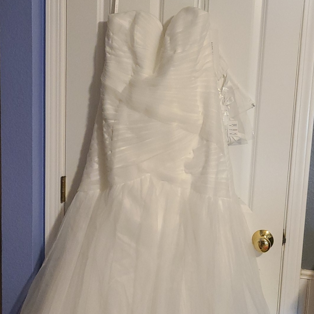 BRAND NEW WEDDING DRESS